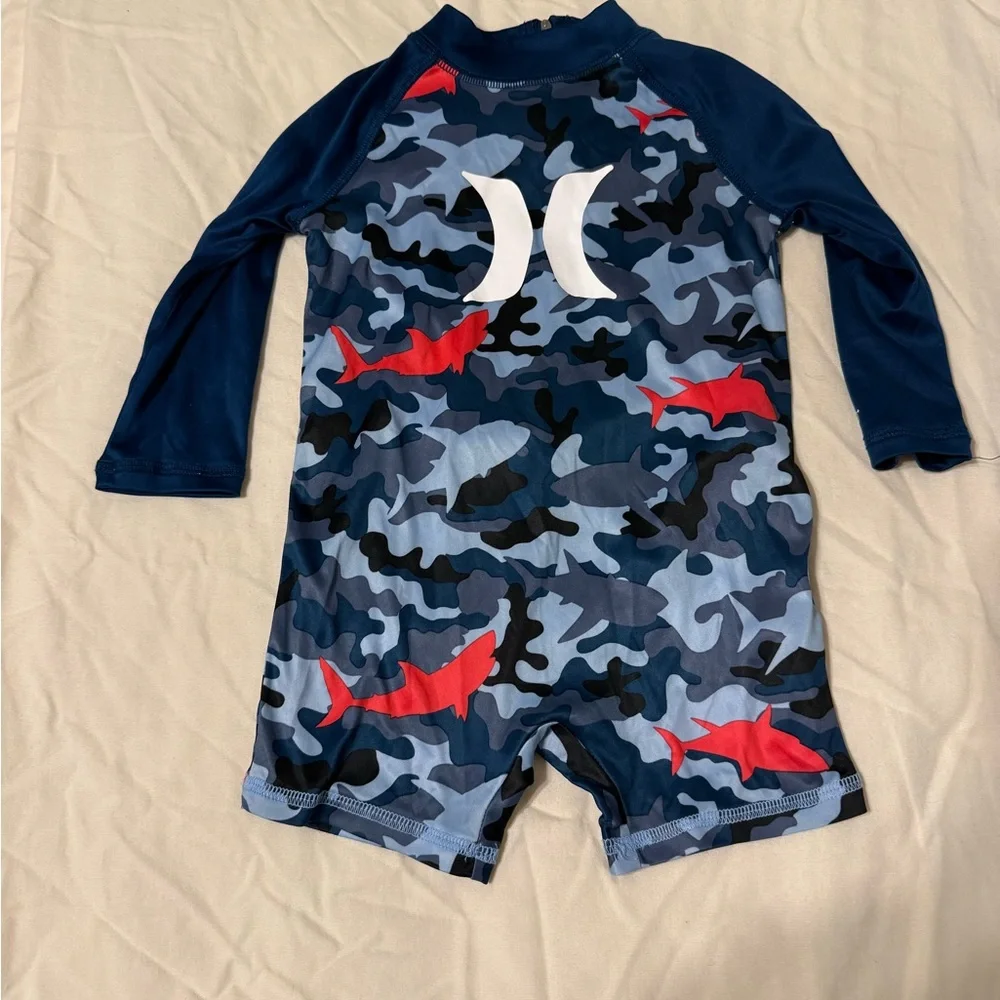 Hurley Navy & Red Camo Shark Kids Rash Guard - Picture 3 of 5